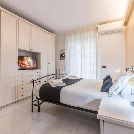 Modern 2 Bedroom Cinecitta Apartment *